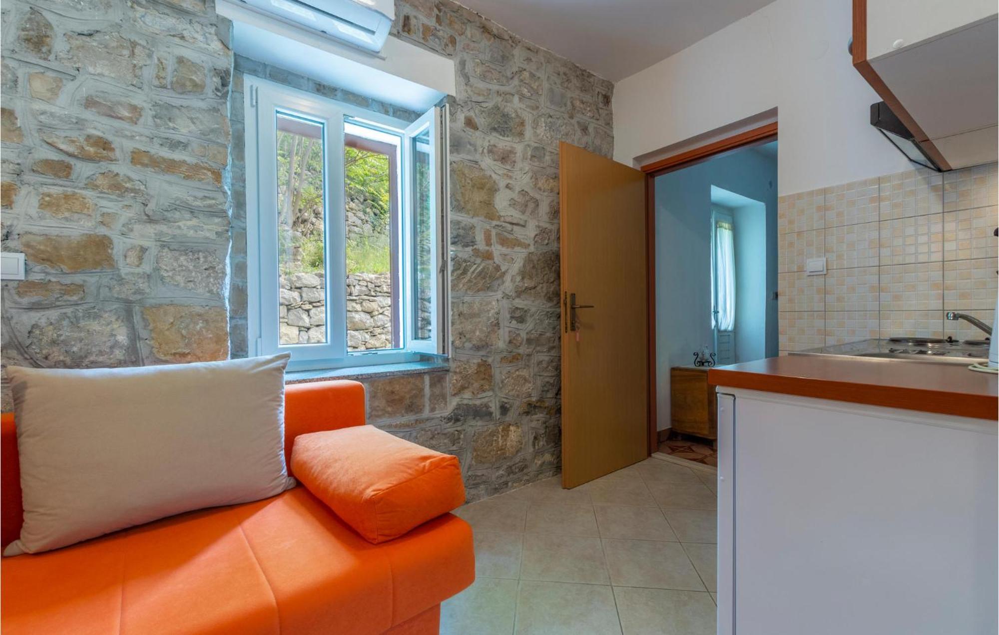 Awesome Apartment In Svinisce With Kitchenette Extérieur photo