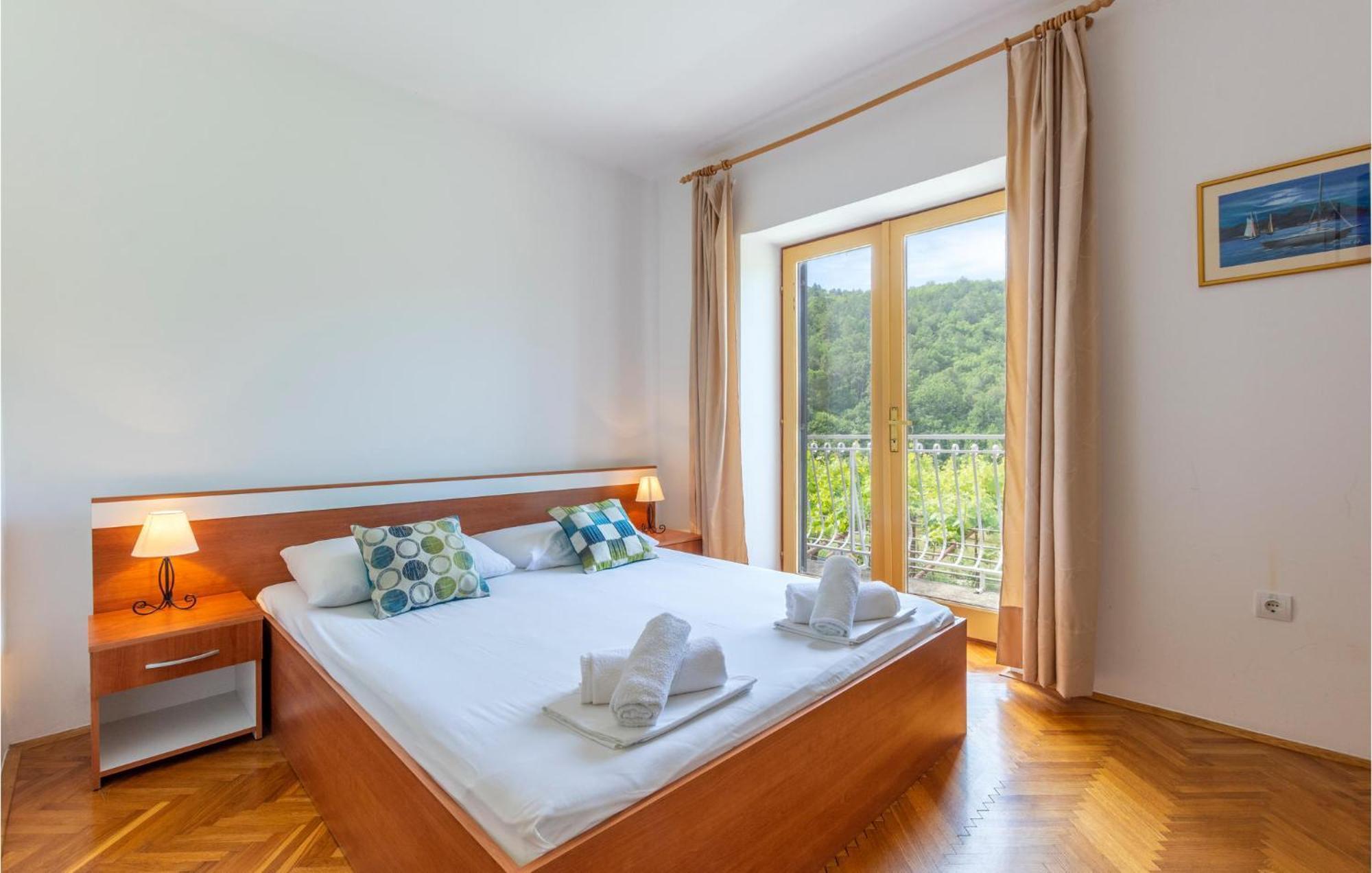 Awesome Apartment In Svinisce With Kitchenette Extérieur photo